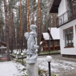 Бетонна Скульптура Дівчина з Кошиками для саду - Зображення 4