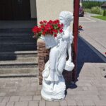 Бетонна Скульптура Дівчина з Кошиками для саду - Зображення 3