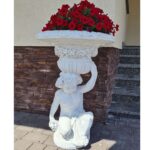 Бетонна Скульптура Хлопчик з Вазою для саду — изображение 3