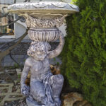 Бетонна Скульптура Хлопчик з Вазою для саду — изображение 2