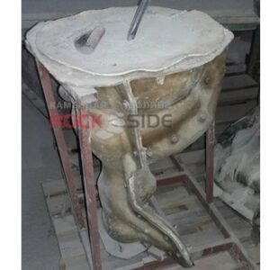 ДЕВУШКА НА КАМНЕ