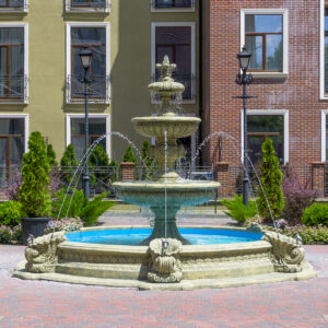 Уличный фонтан из бетона