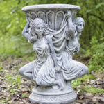 Бетонна вулична Ваза Три Гетери — изображение 2